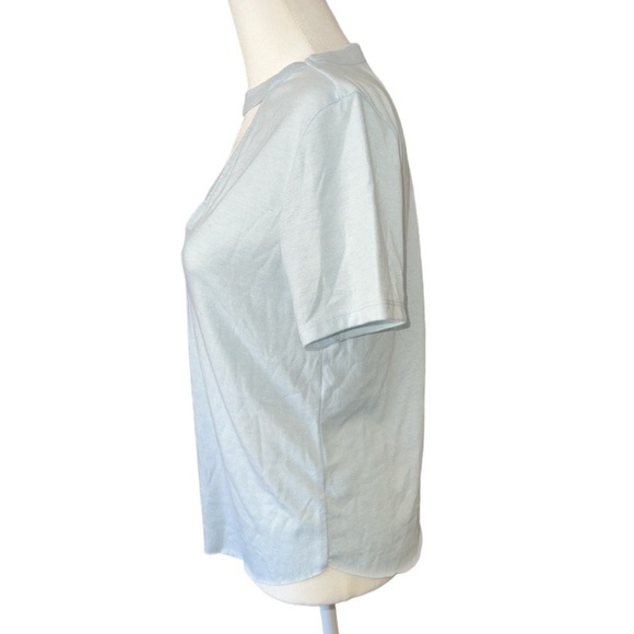 ME TO WE Womens light blue top v-neck short sleeves size S - Picture 2 of 5